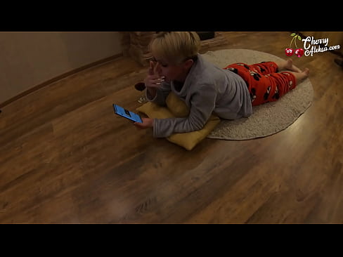 ❤️ I-Blonde ephambeneyo imunca iDick eNkulu efunxayo kwaye iqhwaba phezu kwayo - isondo leempundu kwi-xh.nudexxx.ru ☑